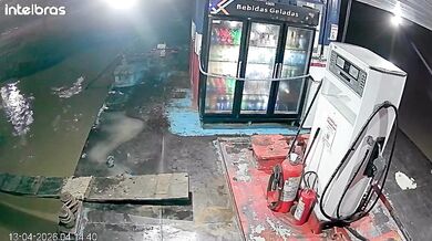 Neštěstí v Brazílii: Muž spadl v noci z přístavní rampy do řeky Tarauacá, po pádu zmizel pod hladinou
