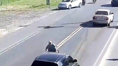 Nebezpečná jízda na motorce #2