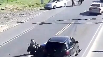 Nebezpečná jízda na motorce #2