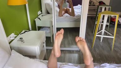 Česká teenka šuká při telefonování