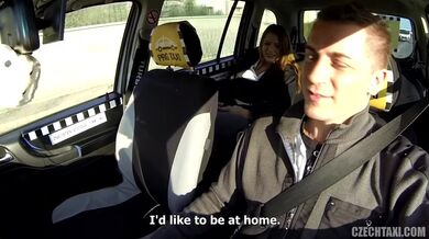 Giny Loud šuká taxikáře v jeho autě
