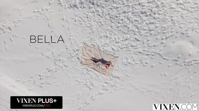 Tahle nadržená potvora Bella Spark si nechala venku surově vymlátit dírku masivním pérem neznámého hřebce