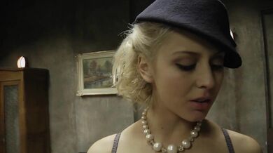 Mandy Dee šuká starého chlapa v retro pornu