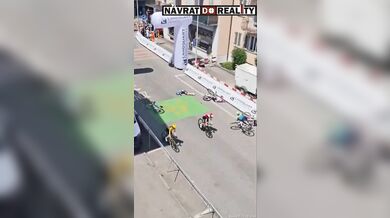 Nehoda cyklisty během závodu