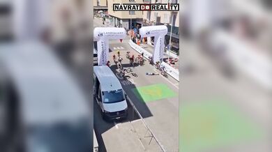 Nehoda cyklisty během závodu