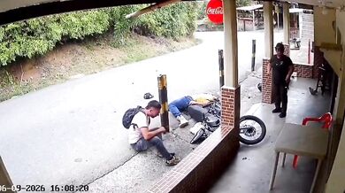 Motorkář kvůli vysoké rychlosti nezvládl zatáčku a tvrdě havaroval