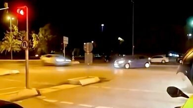 Srážka aut na pobřežní silnici v Maltepe si vyžádala čtyři zraněné, dva jsou v kritickém stavu