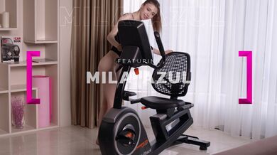 Mila Azul masturbuje na rotopedu