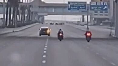 Brutální nehoda motorkářů na dálnici v Egyptě