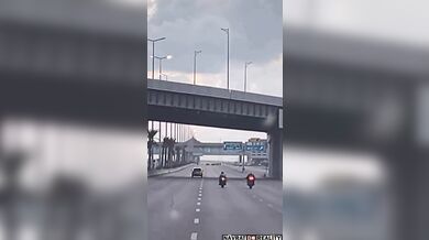 Brutální nehoda motorkářů na dálnici v Egyptě