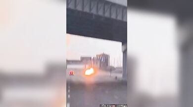 Brutální nehoda motorkářů na dálnici v Egyptě