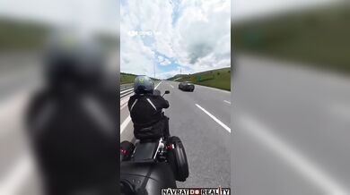 Motocyklista sražen nepozorným řidičem automobilu