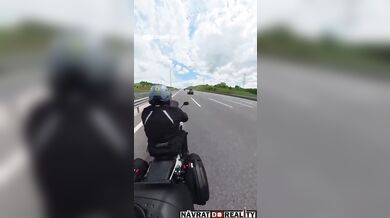 Motocyklista sražen nepozorným řidičem automobilu