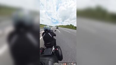 Motocyklista sražen nepozorným řidičem automobilu