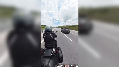Motocyklista sražen nepozorným řidičem automobilu