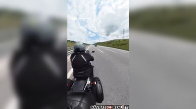 Motocyklista sražen nepozorným řidičem automobilu