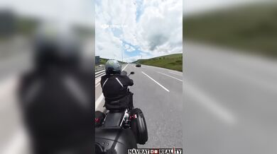 Motocyklista sražen nepozorným řidičem automobilu