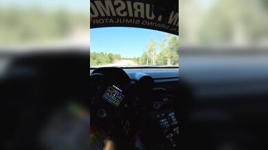 Francouzský pilot Bruce Jouanny vyjel v plné rychlosti z trati, z nehody vyvázl bez zranění