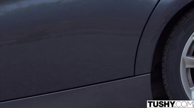 TUSHY – Ohromující Agátě se její anální touhy nezapřou