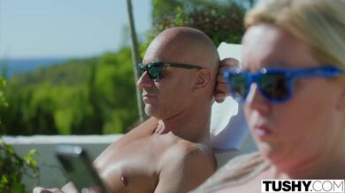 TUSHY – Ohromující Agátě se její anální touhy nezapřou