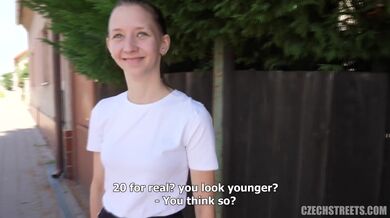 Zralá česká učitelka šuká před svými studenty