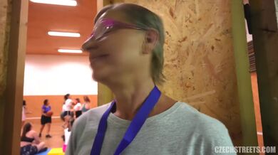 Zralá česká učitelka šuká před svými studenty