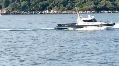 Mladý řidič nepřežil divokou jízdu v rychlém člunu, kterým narazil do policejní lodi