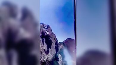 Čtyřiačtyřicetiletý turista se zřítil ze skály jen pár sekund po vyfocení na vrcholu