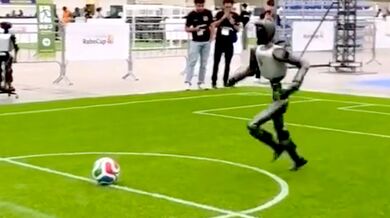 Robotický fotbalista v akci