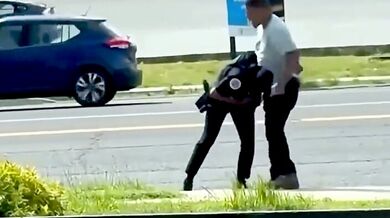 Rvačka s policistou