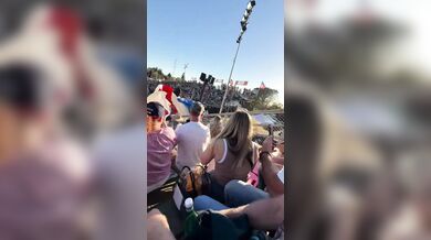 Parašutista se zachytil o strom a tvrdě dopadl na stan