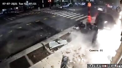 Silniční agresivita v Brooklynu: Dva řidiči se srazili, zranili chodce a zničili nové jógové studio