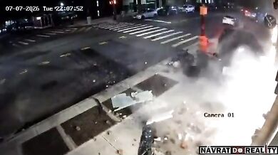 Silniční agresivita v Brooklynu: Dva řidiči se srazili, zranili chodce a zničili nové jógové studio