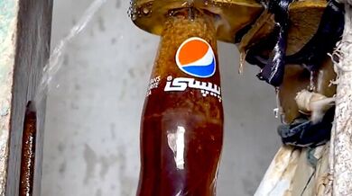 Plnění nápojů Pepsi v určitých zemích...