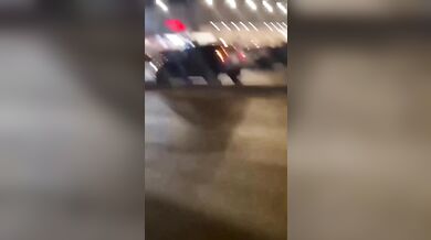 Oslavy vítězství Paraguaye nad Německem málem skončily tragédií: Auto srazilo slavícího seniora a ujelo