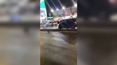 Oslavy vítězství Paraguaye nad Německem málem skončily tragédií: Auto srazilo slavícího seniora a ujelo