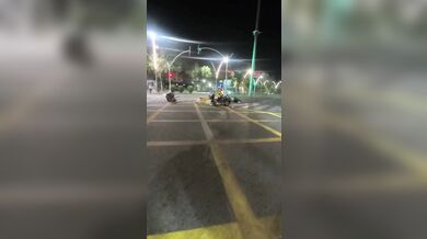 Střet dvou skútrařů na křižovatce