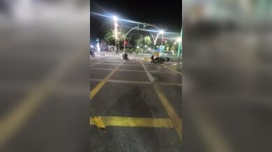 Střet dvou skútrařů na křižovatce