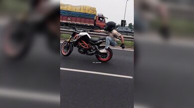 Pokus o wheelie #2