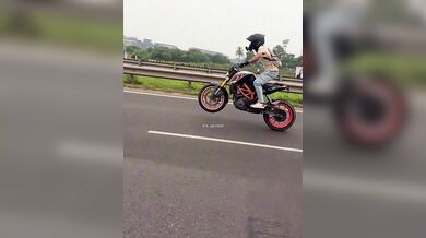 Pokus o wheelie #2