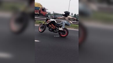 Pokus o wheelie #2