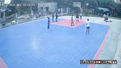Na mladíka při hře spadl zrezivělý basketbalový koš a zlomil mu páteř na třech místech