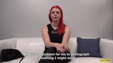 Český lesbický casting amatérky se lížou před kamerou