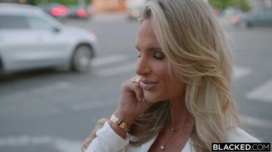 Legendární MILF Phoenix Marie se třemi obrovskými černými ptáky ve svých dírách