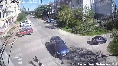 Auto srazilo dva teenagery na jedné elektrokoloběžce