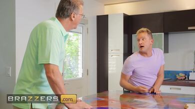 BRAZZERS - Divoká trojka se rozpoutá, když Penelope Kay přistihne její nevlastní matka Sadie Summers, jak jezdí na ptáku svého přítele