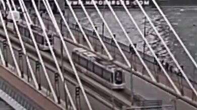 Srážka dvou tramvají na známém mostě v Rotterdamu zranila patnáct lidí