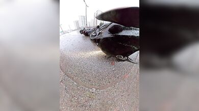 Střet motorkáře se sanitkou