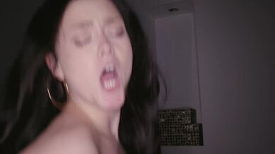 Blacked RAW - Těsná a drobná kráska Jade se oddává partnerovi pro BBC