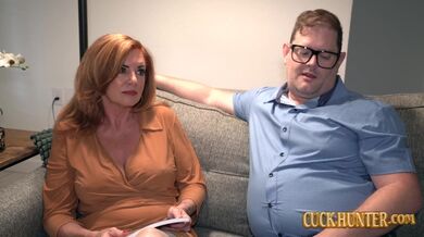 Zralá Andi James dostává pořádně od BBC, zatímco její manžel sleduje